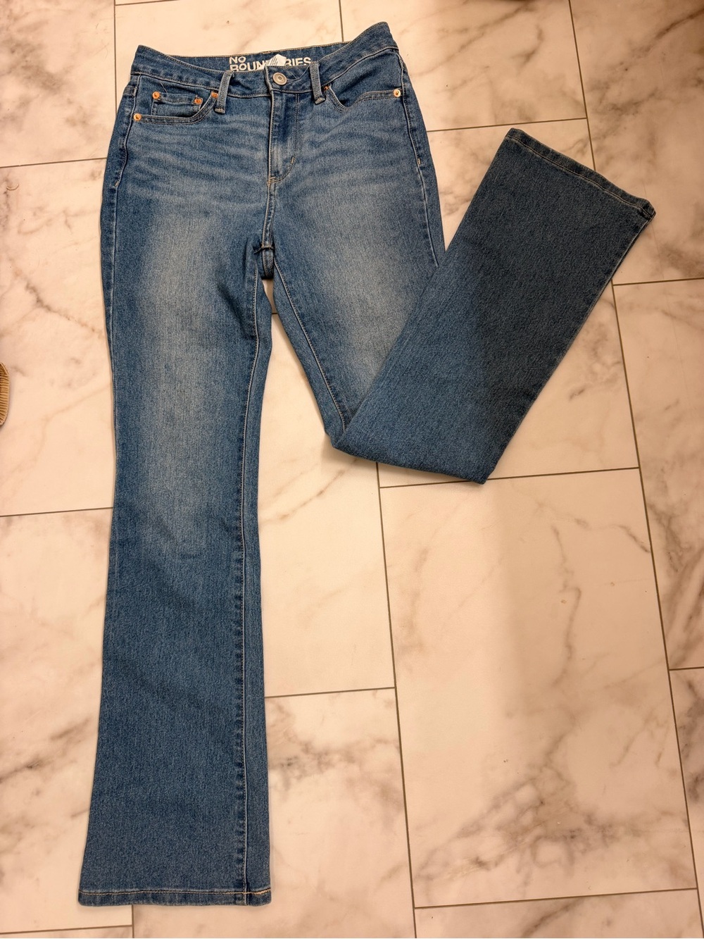 No Boundaries Women’s Medium Blue Flare Jeans - Picture 1 of 2